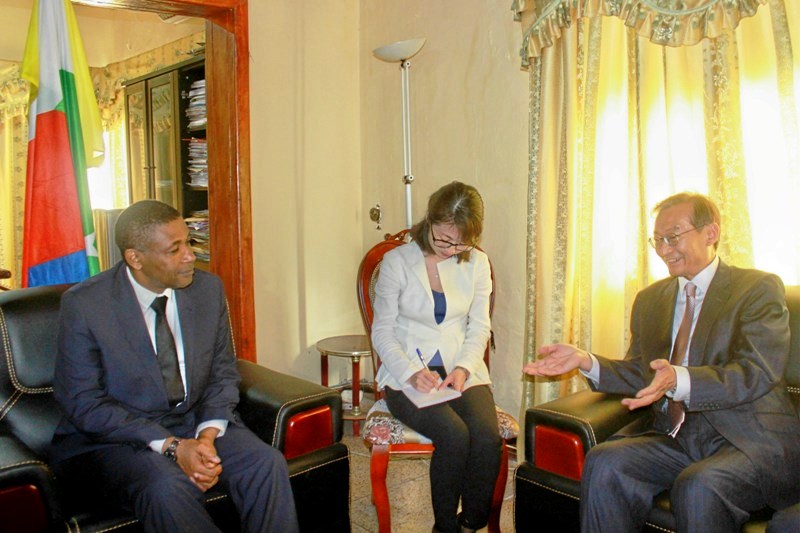 LE VICE-MINISTRE DES AFFAIRES ETRANGERES CHINOIS EST A MORONI